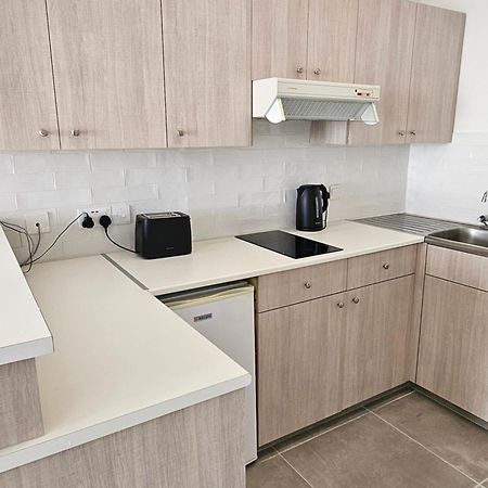 Les Palmiers Sunorama Beach Apartments Larnaca Ngoại thất bức ảnh