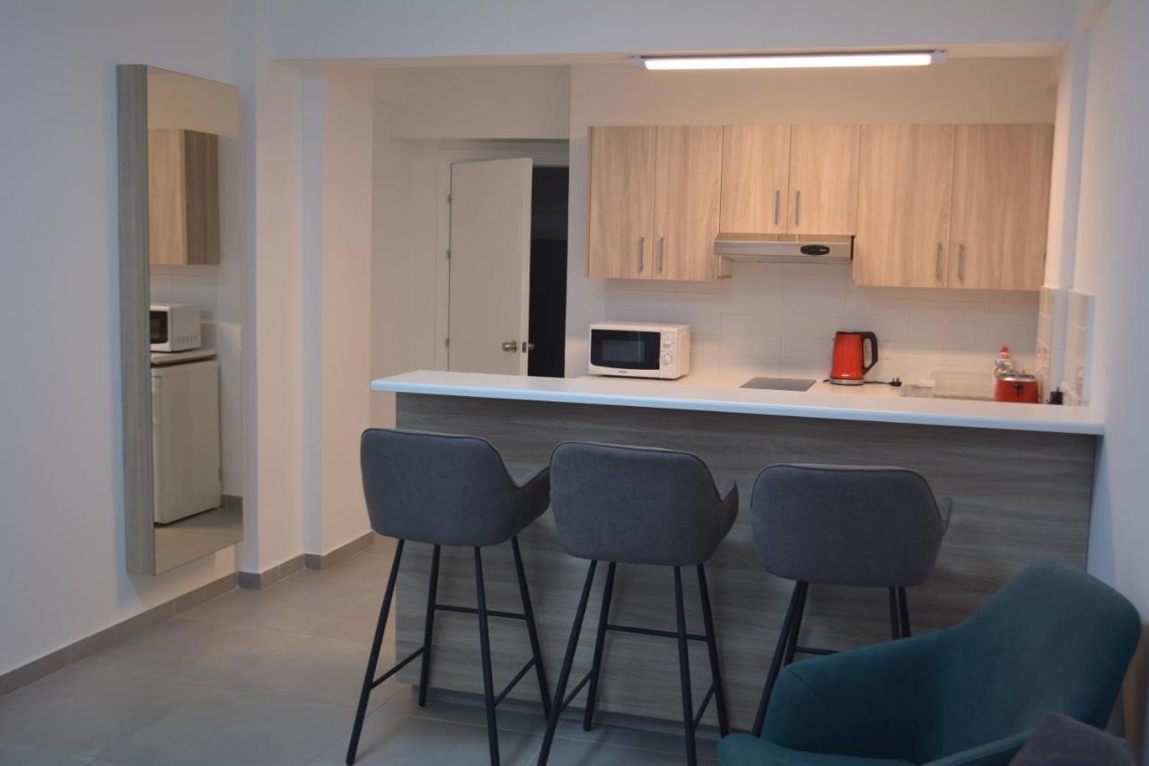 Les Palmiers Sunorama Beach Apartments Larnaca Ngoại thất bức ảnh