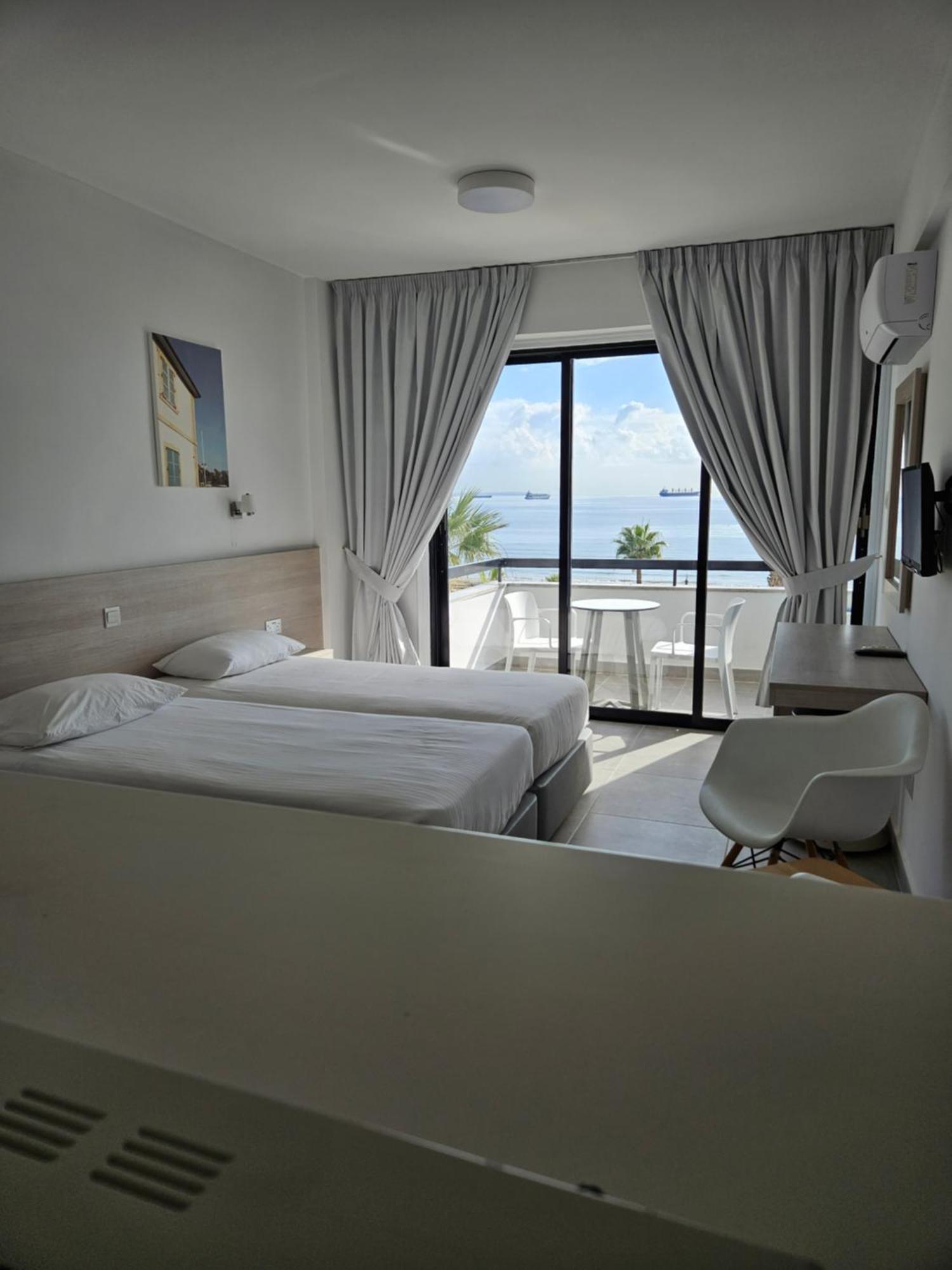 Les Palmiers Sunorama Beach Apartments Larnaca Ngoại thất bức ảnh